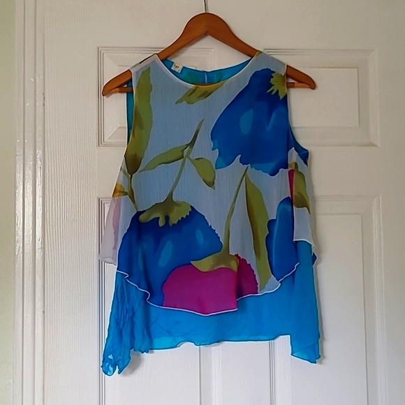 Floral Top ❤️ - Picture 1 of 3